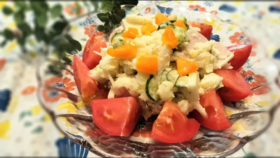 Snapdishの料理写真:🥔アルモンデポテトサラダ🍅|みよぱさん