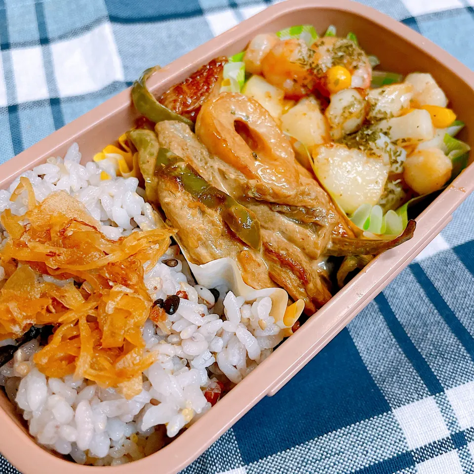 ちくわとピーマンとなすの味噌マヨ炒め♡シーフードとコーンのバター醤油炒め♡|まゆかさん