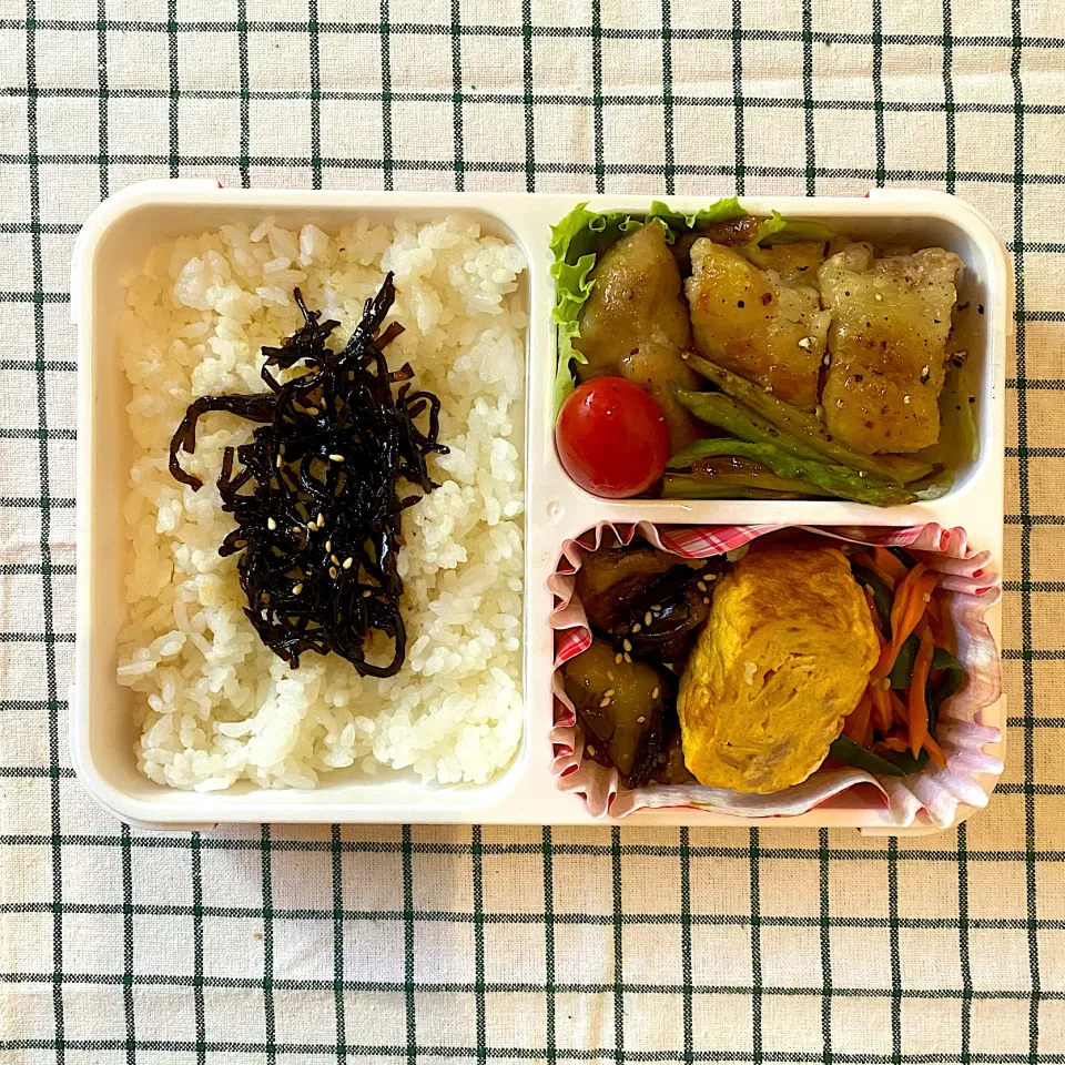 Snapdishの料理写真:パリパリチキン弁当|なーさんさん