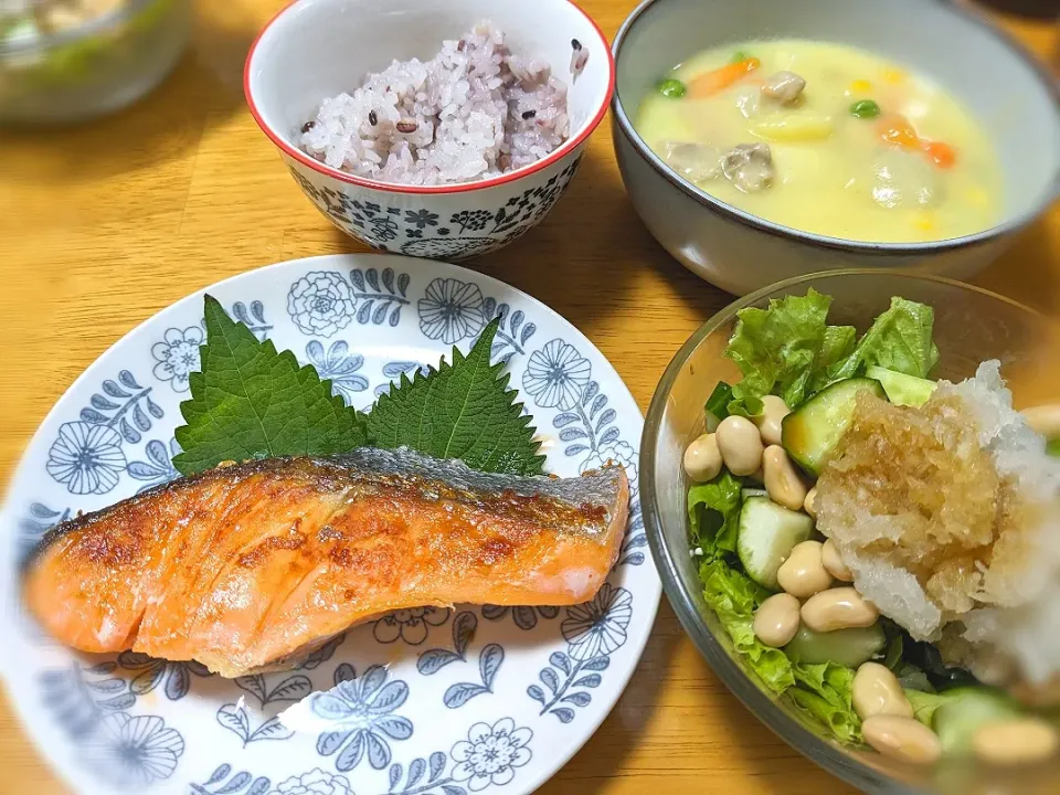 Snapdishの料理写真:焼鮭定食|きなこもちさん