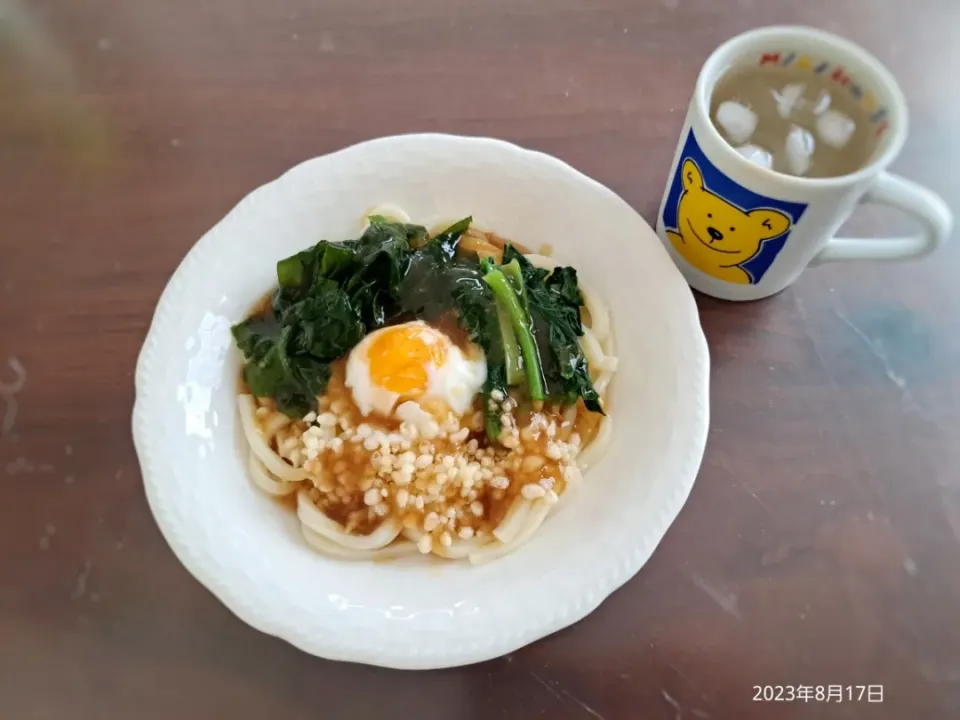 Snapdishの料理写真:2023年8月17日の昼ご飯
冷やしたぬきうどん
焼酎水割り|ソラ♂のご飯さん