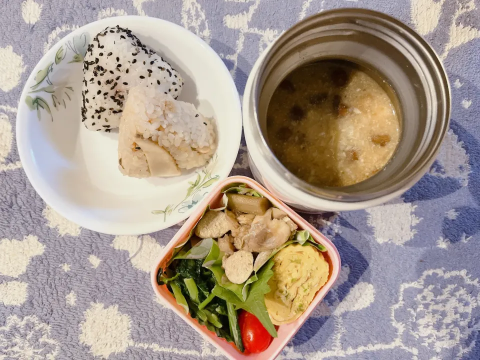 松茸ご飯のおにぎり弁当|とぴさん