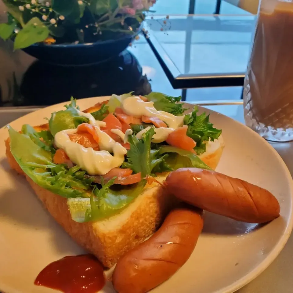 本日の朝食、厚切りサーモントーストです|motohiroさん