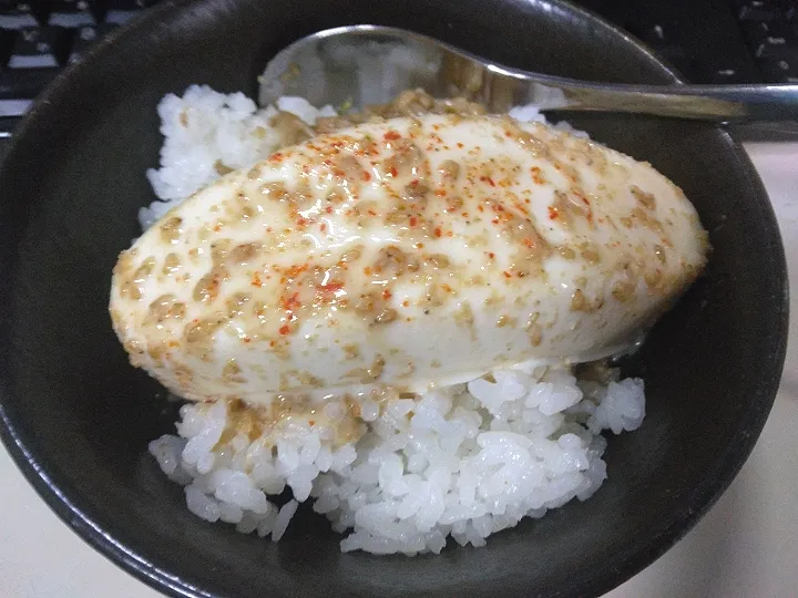 なめ茸と肉そぼろ入り豆腐丼|darkbaronさん