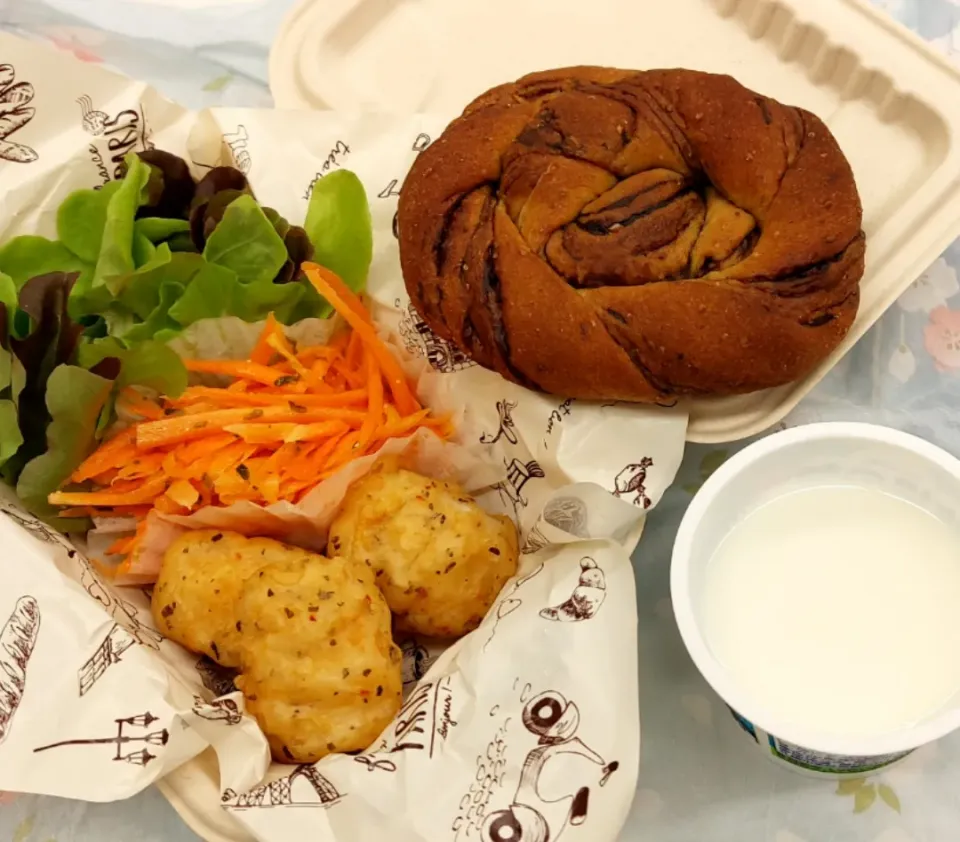 レモンとバジルのチキン香り揚げでお弁当🍱|きつねさん