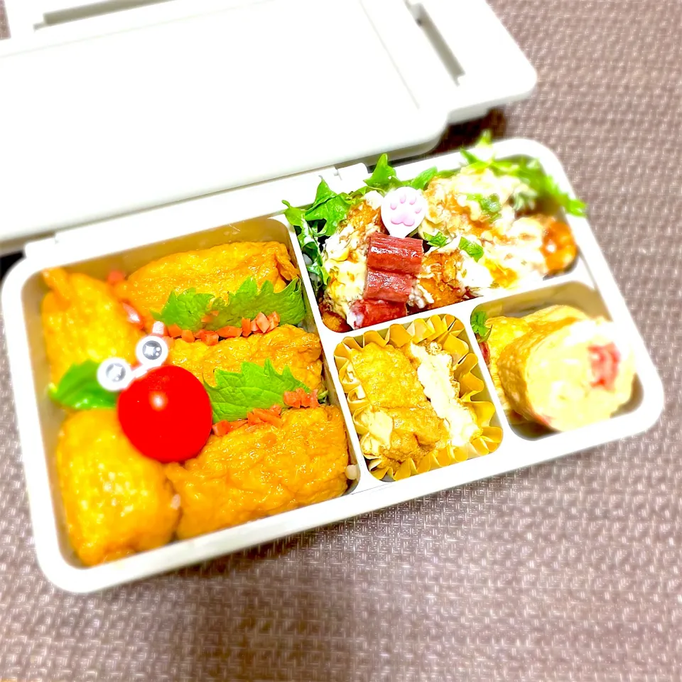 Snapdishの料理写真:LJK弁当🍱〜いなり寿司・チキン南蛮・紅生姜入り玉子焼き・厚揚げ煮・カルパス|華恋さん