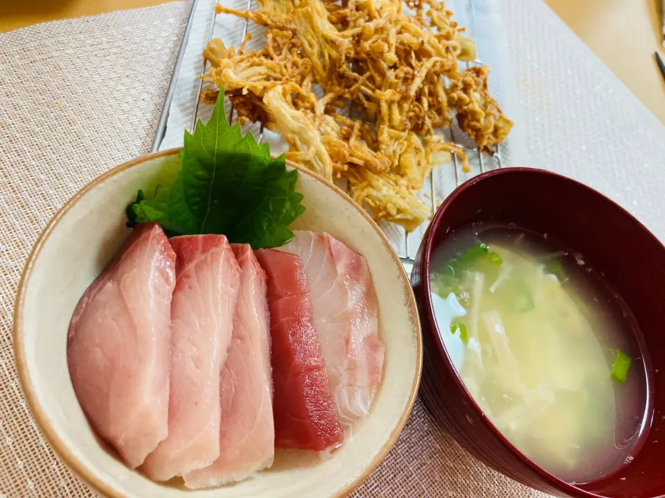 【こういう日があってもいいじゃない】ぶりの刺身　フライドえのき|飛鳥さん