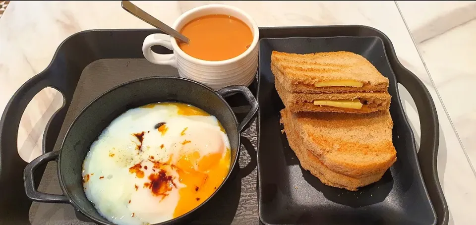 Try peanut butter butter toast , hot tea, eggs ... nice😋|🌷lynnlicious🌷さん