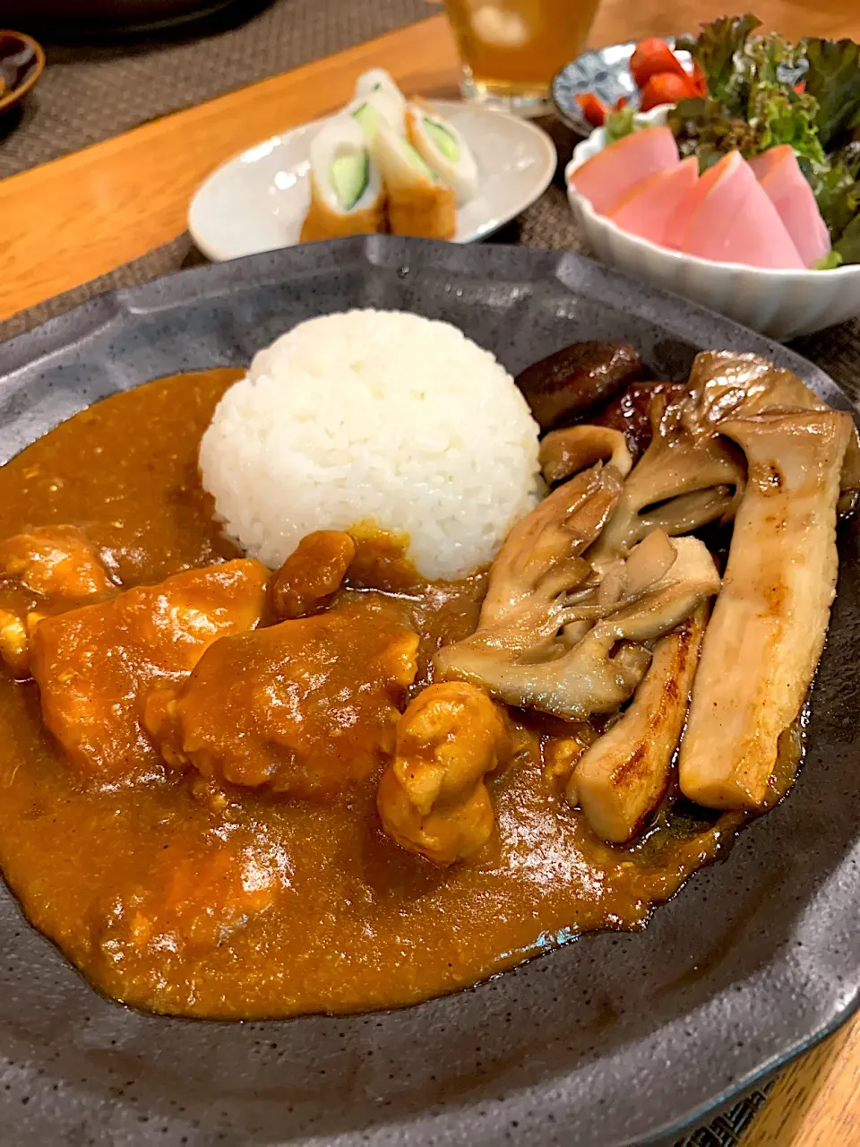 Snapdishの料理写真:チキンカレー・きのこ醤油バター焼き🍄|いちごさん