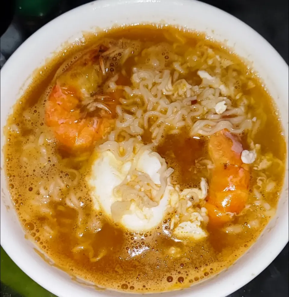 Snapdishの料理写真:Maggi Curry with Prawn|simatasepetさん