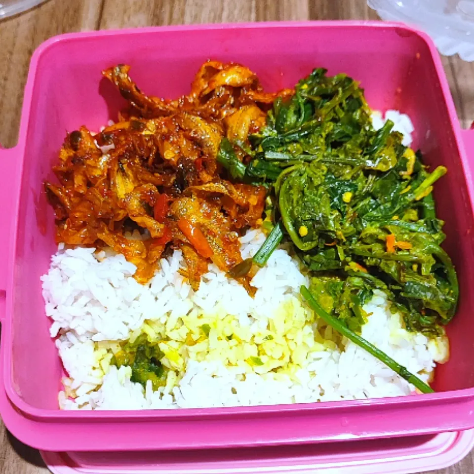 Snapdishの料理写真:Mix Rice
- Sambal Bilis
- Masak Lemak Pucuk Paku|simatasepetさん