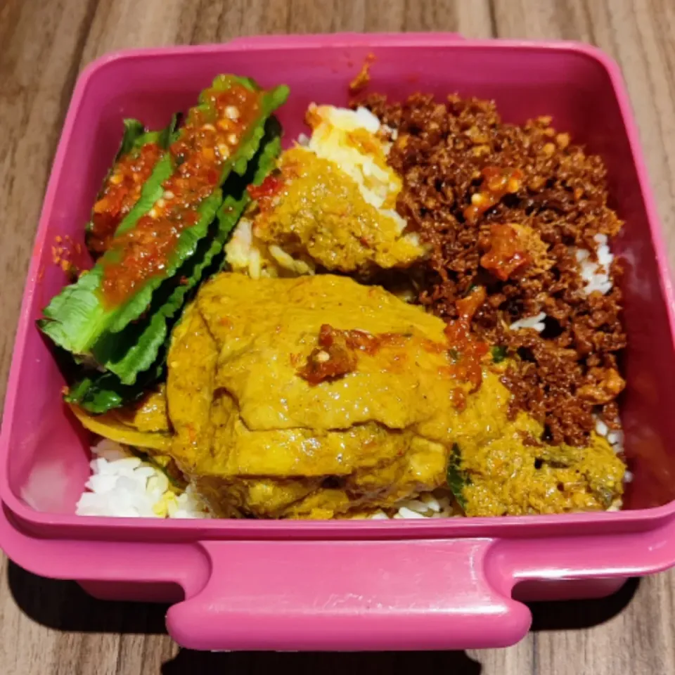 Mix Rice
- Masak Lemak Kuning
- Ulam dan Sambal|simatasepetさん