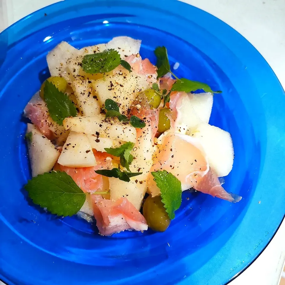 Snapdishの料理写真:梨と生ハムのサラダ🥗🍐|ファンメイ🌺さん