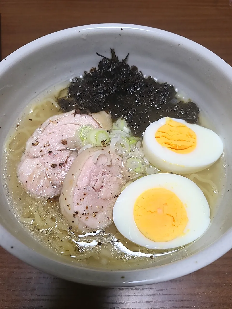 岩のり塩ラーメン🙋
卵茹ですぎた🙅|カズちゃんさん