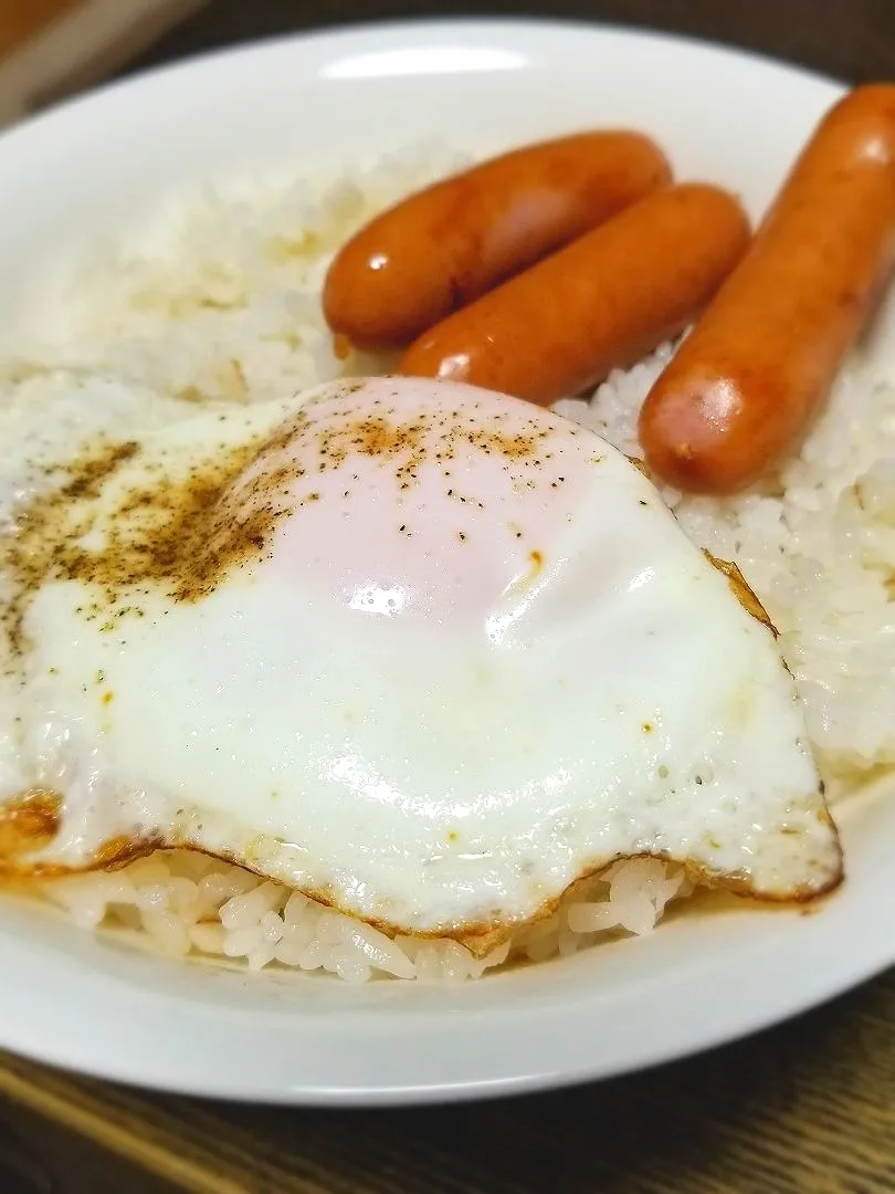 パパ作👨ウインナーエッグ丼|ぱんだのままんさん