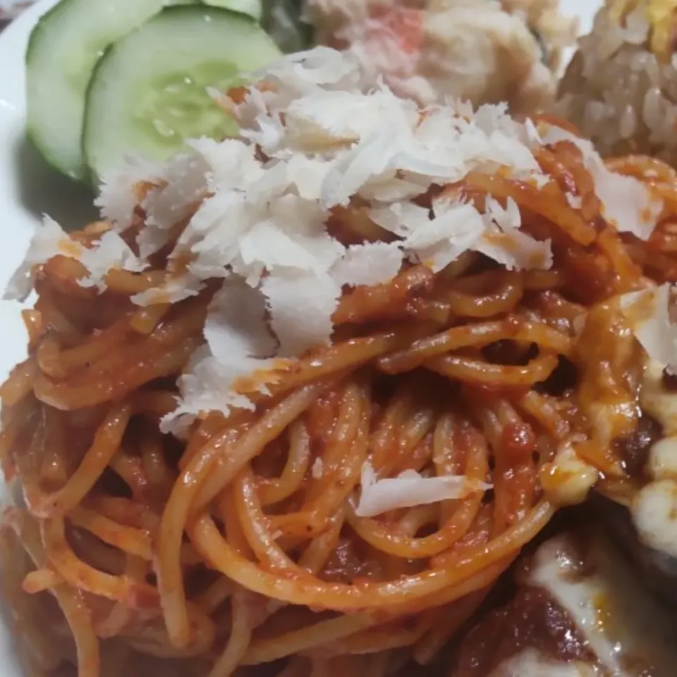 にんにくとトマトソースのパスタ
パルミジャーノをかけて|たつかばさん