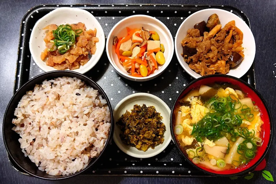 今日の朝ごはん（十六穀ごはんに牛肉のスタミナ炒め、高野豆腐の煮物、鯵のなめろう、玉子とエリンギのみそ汁、辛子高菜）|Mars＠釜飯作り研究中さん