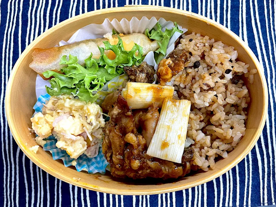 海鮮春巻、焼肉、自家製ポテサラ、中華風炊き込みご飯🍱|なお🅿️さん