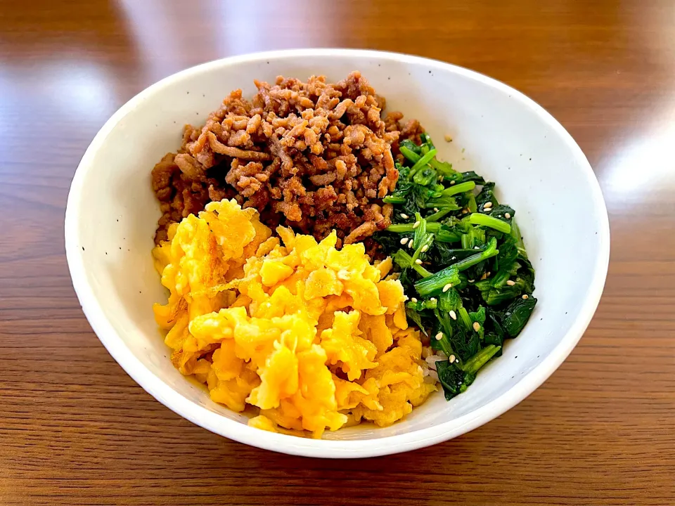 三色そぼろ丼|しーさん