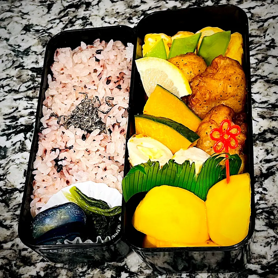 秋茄子の浅漬け🍆唐揚げのお弁当🍁|アッコちゃん✨さん