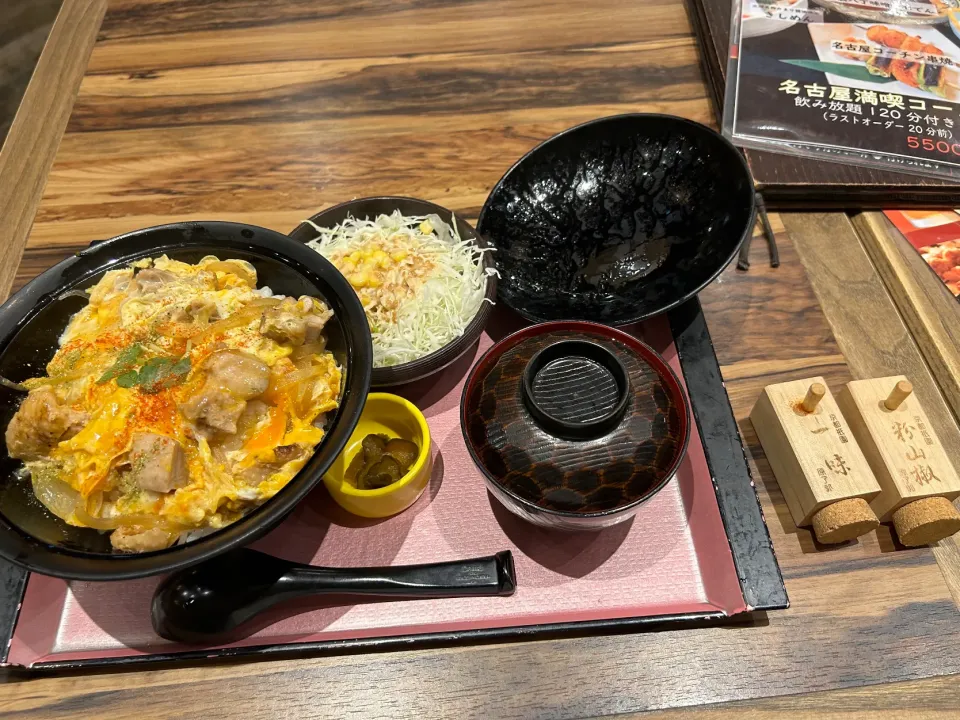 Snapdishの料理写真:一丁目いっちょうさんの極上名古屋コーチン親子丼膳|Morito Kamiyaさん