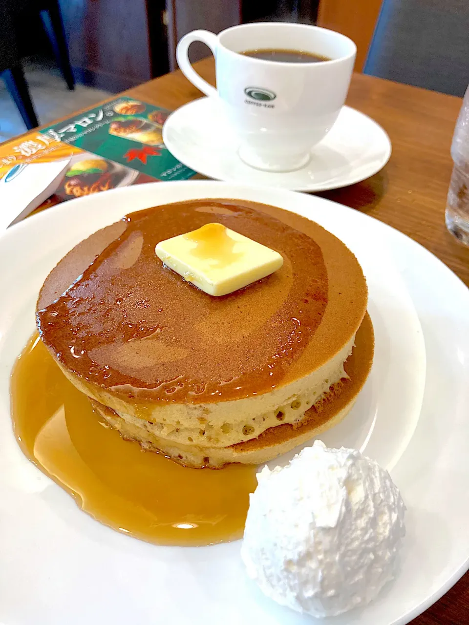 昔ながらの珈琲館の銅板焼きホットケーキ。今流行りのフワフワのスフレパンケーキよりも好き。|ツンコロさん