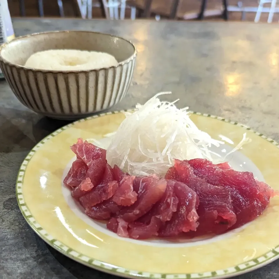 Snapdishの料理写真:鰹の刺し身|やまもとさん