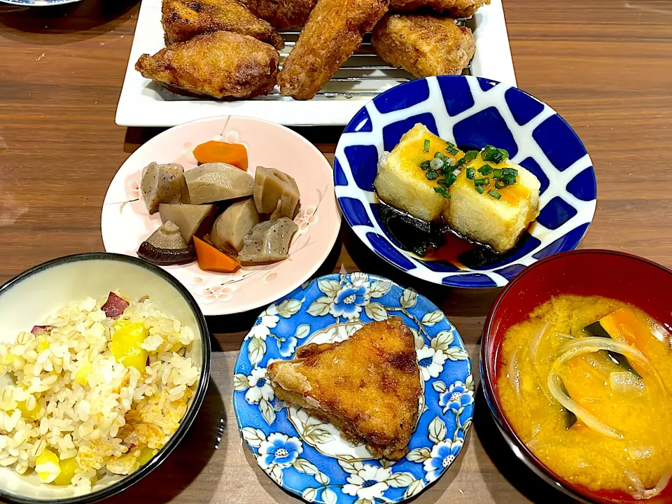 Snapdishの料理写真:幼稚園で掘った芋ごはん　カジキの三角唐揚げ　かぼちゃの味噌汁　揚げ出し豆腐　お煮しめ|おさむん17さん