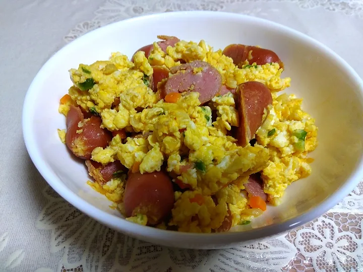 旦那さんがお弁当買うと足りないから
カップ麺食べるので、作りました!
ウインナ、生協冷凍刻み野菜スクランブル🥹|m.rafuさん