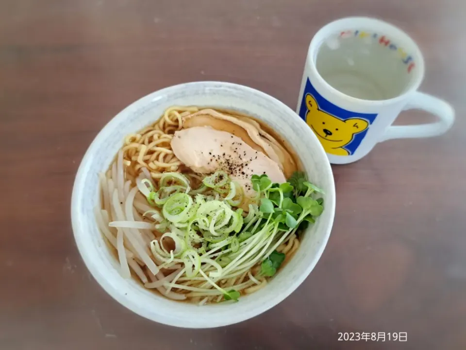 2023年8月19日の昼ご飯
醤油ラーメン
焼酎水割り|ソラ♂のご飯さん