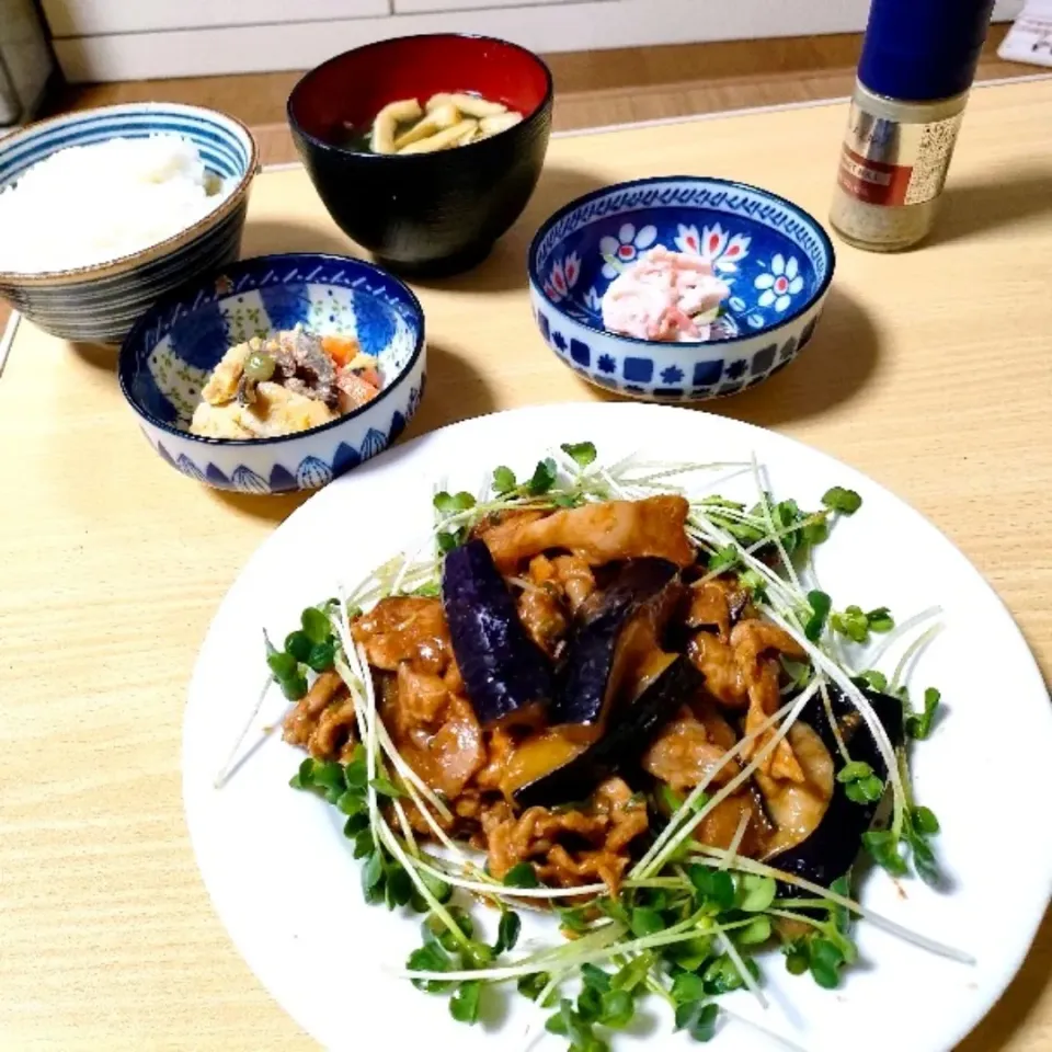 Snapdishの料理写真:豚肉とナスの味噌󠄀炒め
小鉢　れんこんの明太サラダ
小鉢　高野豆腐の煮物
ごはん、みそ汁。|ariyo4200さん