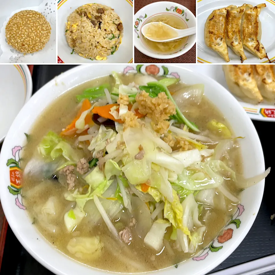 野菜たっぷり生姜タンメン🫚🍜　餃子🥟　炒飯🍚　胡麻団子🍡|るみおんさん