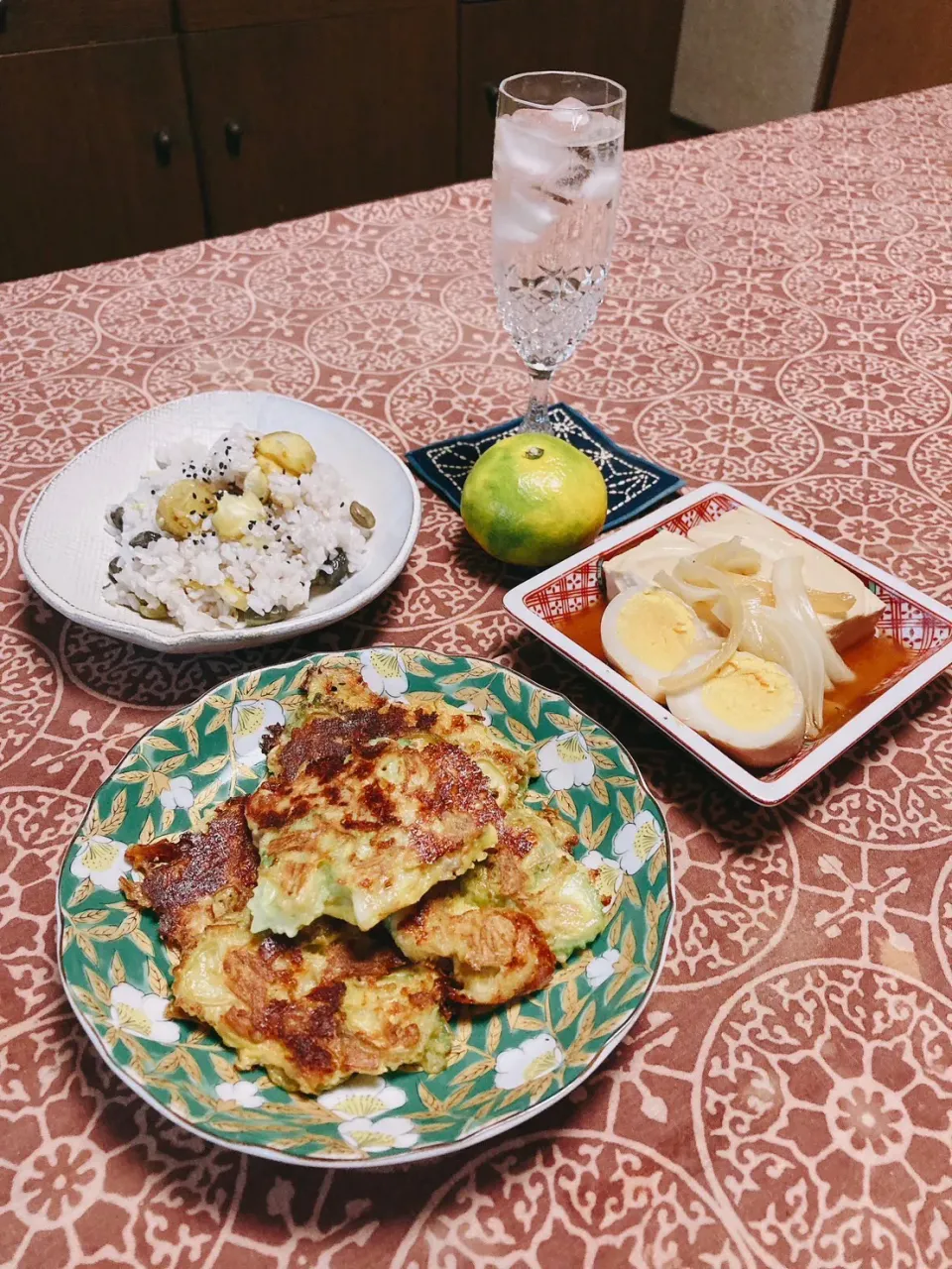 grandmaの晩ごはん☆ 今夜は栗､黒豆入りご飯、豆腐と玉ねぎの煮物､ゴーヤとえのきだけのチヂミ…ちょっと一献頂きます|kaoriさん