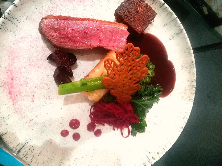 duck breast,beetroot,ale jus|Joe Turnerさん