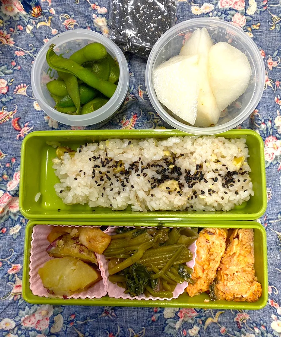 山栗の栗ご飯弁当🌰|めめさん