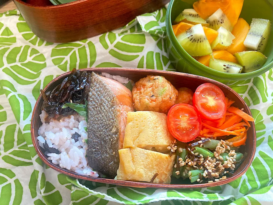 エビとひじきのふんわり揚げを入れたお弁当|ナタママさん