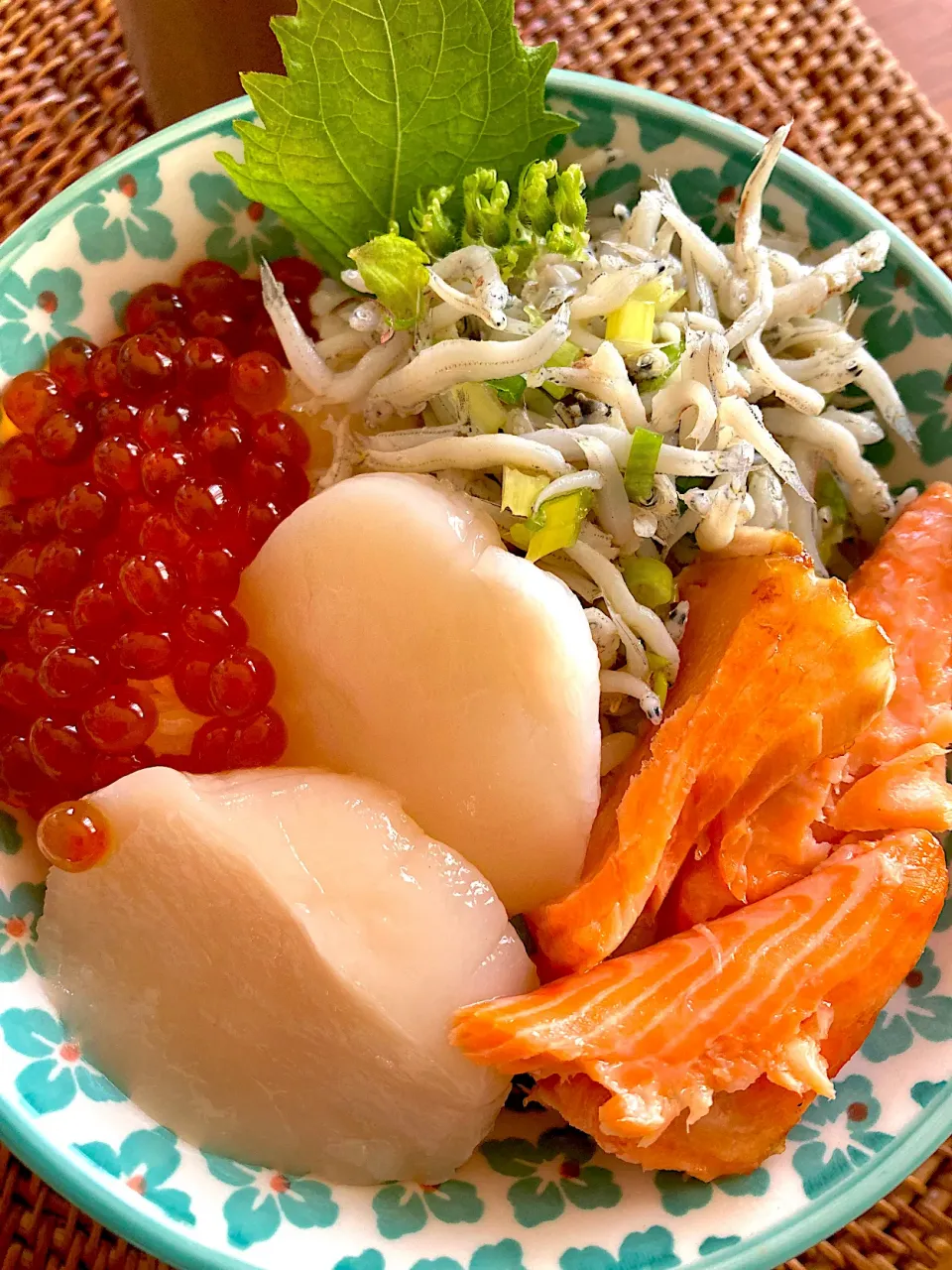 Snapdishの料理写真:四色丼😋🍚💕✨|アイさん