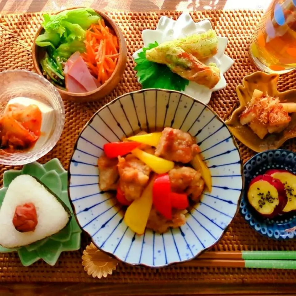 休日ランチ✨

✾鶏肉とパプリカの南蛮漬け
✾さつまいもハニーバター
✾冷奴のキムチのせ
✾梅干しおにぎり🍙
✾カリカリ長芋
✾竹輪磯辺揚げ
✾サラダ|さらママさん