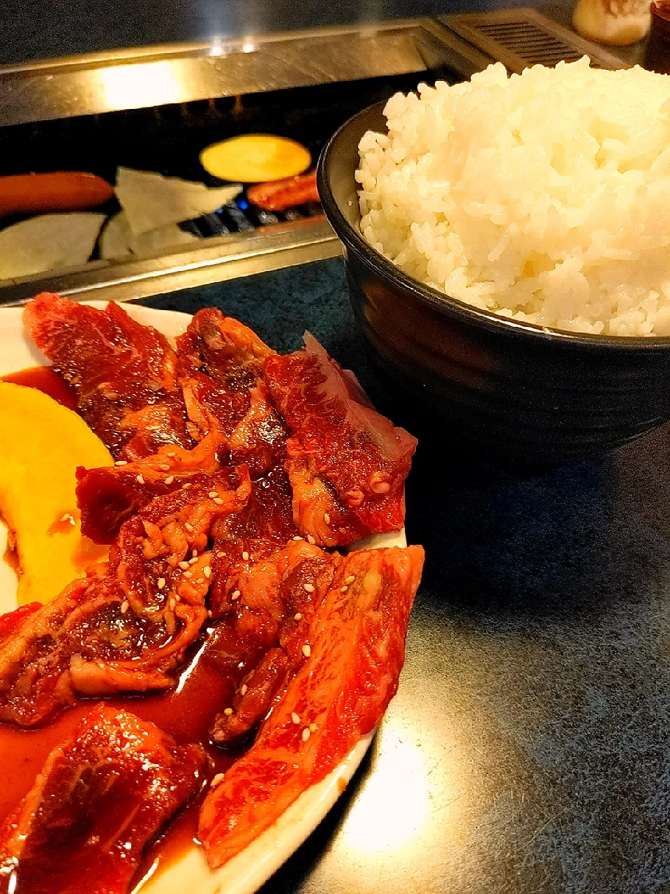 Snapdishの料理写真:一人焼肉！！と思ってたら息子たちが来て３人Lunch／ご飯大盛り頼んだら丼大盛りだった|チョコさん