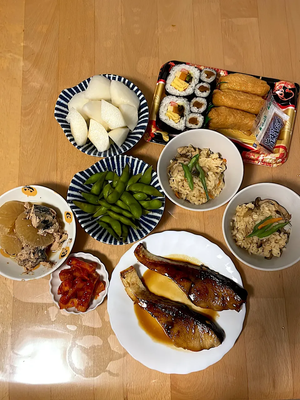 寿司　ブリバター醤油照り焼き　カクテキキムチ　ぶり大根　枝豆　なし|そのみさん