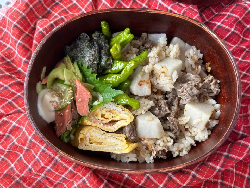 牛肉と里芋の炊き込みごはん弁当|*なおみん*さん