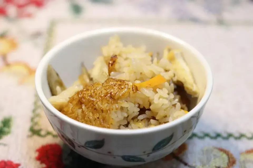 夕食はキノコと鶏肉の炊き込みご飯。|Katsuraさん