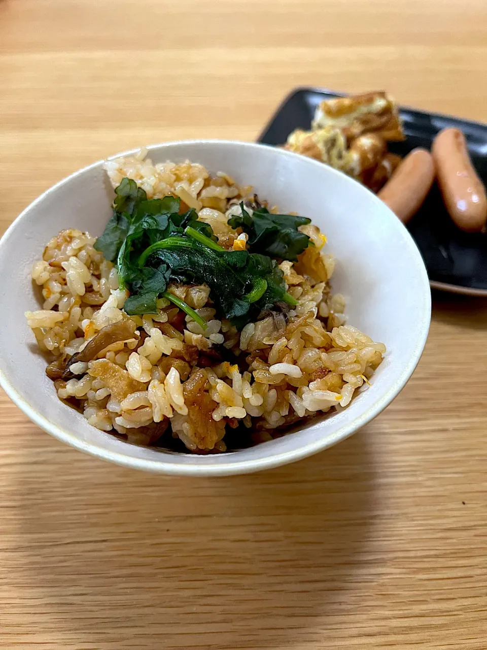 Snapdishの料理写真:今日の朝ごはん~炊き込みご飯、卵焼き、香薫~|ゆかｕさん