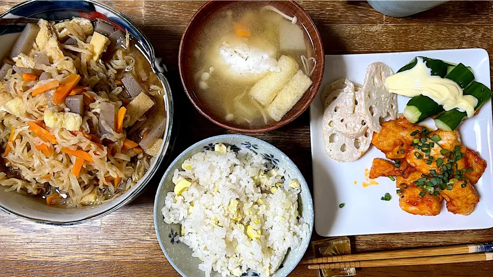 Snapdishの料理写真:ヤンニョムチキン・蓮根の明太マヨサラダ・冷やし胡瓜の辛子マヨかけ・餅入り味噌汁・切り干し大根・栗ご飯|ちびろ菌さん