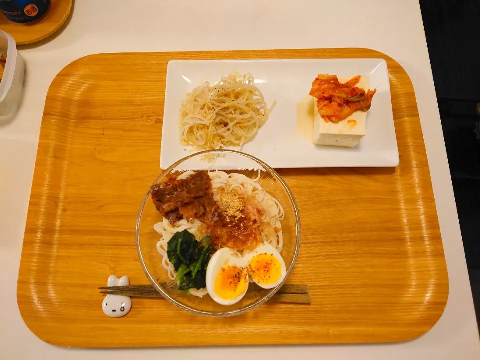 Snapdishの料理写真:今日の夕食　牛肉しぐれ煮そうめん、キムチのせ冷奴、もやしナムル|pinknari🐰🌈さん