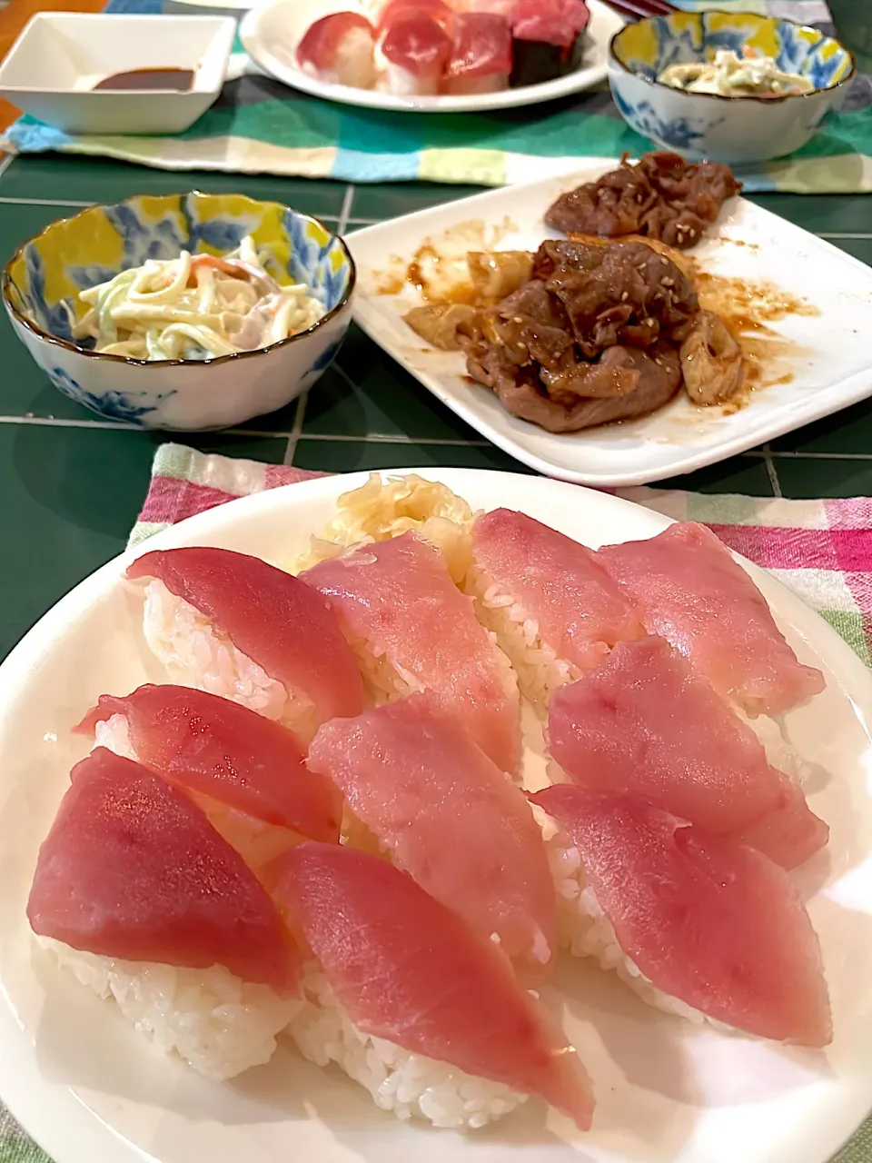 Snapdishの料理写真:はま寿司　まぐろ三昧|mishaさん