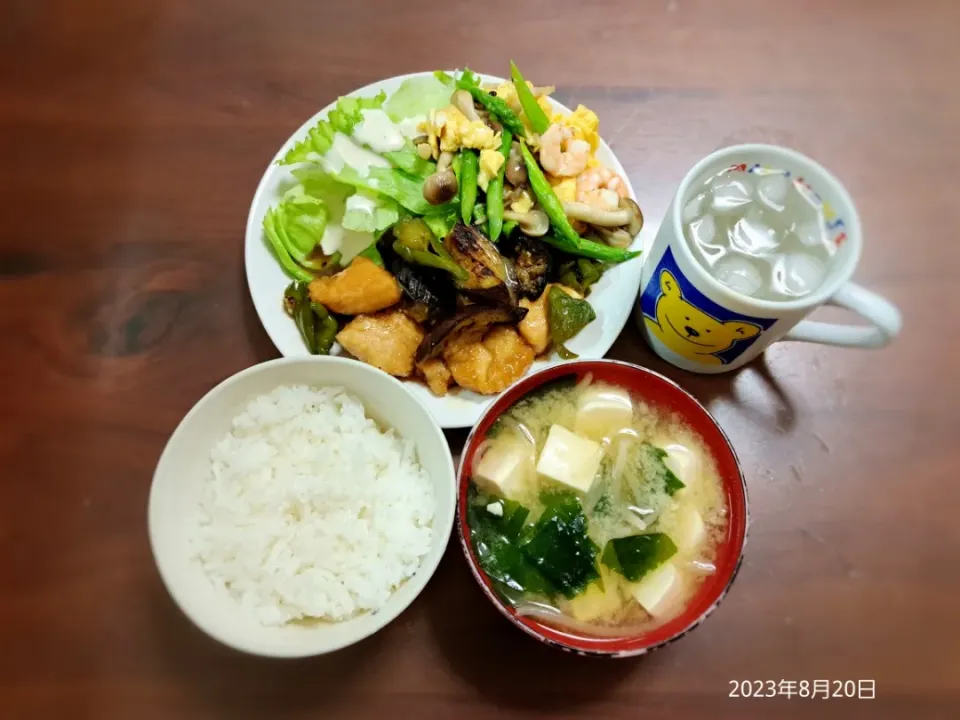 2023年8月20日の晩ご飯
鶏肉と茄子のオイスターソース煮
えびとアスパラときのこの塩炒め
豆腐とわかめのお味噌汁
焼酎水割り|ソラ♂のご飯さん