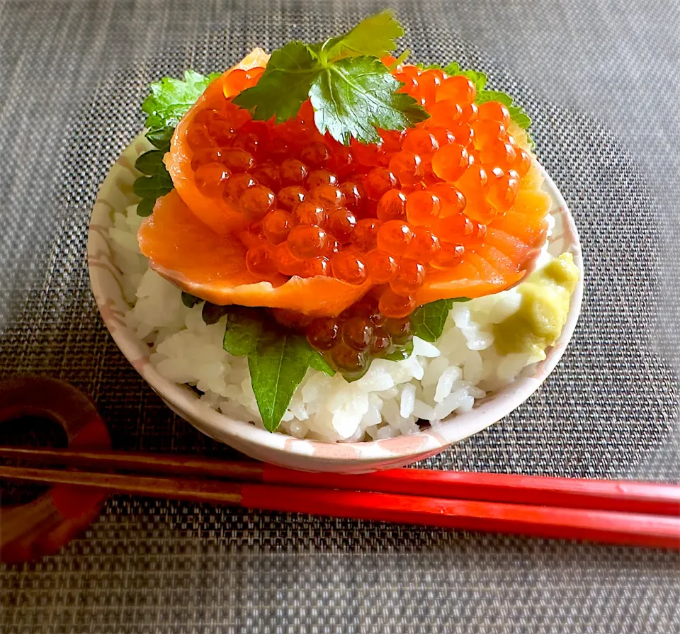 サーモンいくら丼🐟✨|ひろりんさん