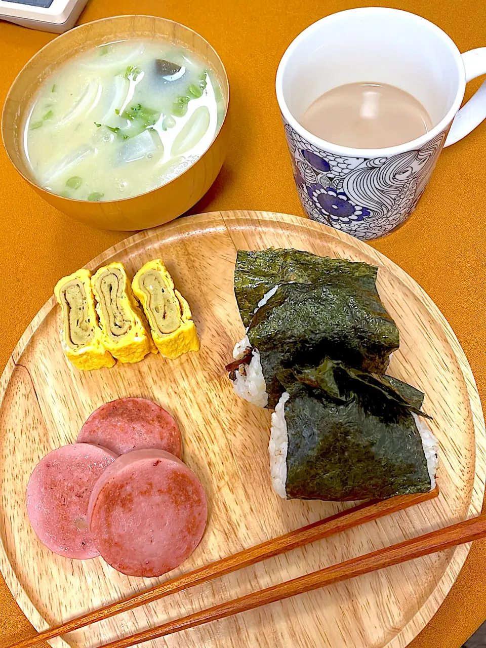 🙌わーい！今日もお休みだ！の朝ごはん。今日は和食だね。|ぽんぽこまめだ。さん