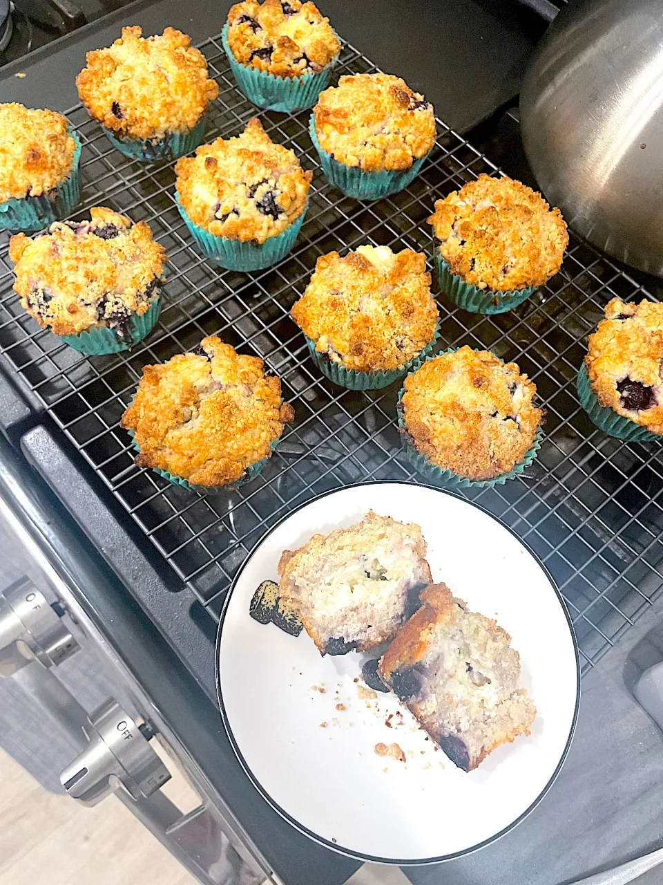 Blueberry Cream Cheese Muffins with Streusel Topping 💙🌀|kateさん